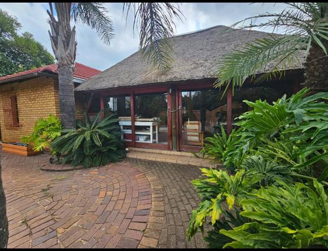 BUSINESS FOR SALE IN VAN RIEBEECK PARK